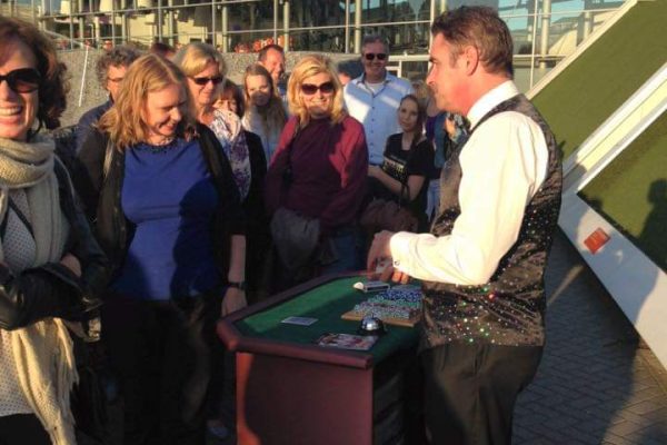 FB_IMG_1598601186318 Casino magic goochelaar buiten